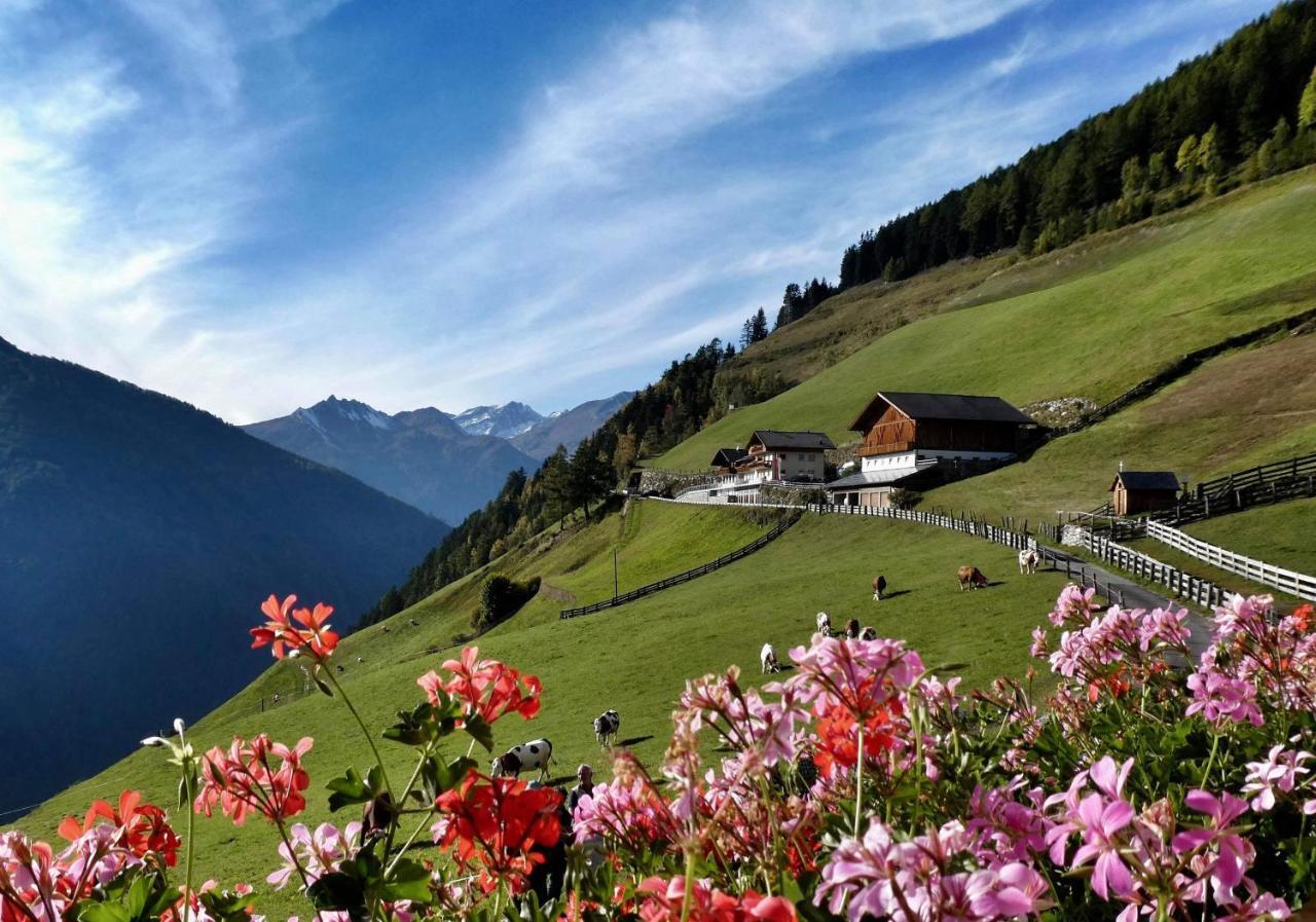 Roanerhof Aparthotel กัมโปตูเรส ภายนอก รูปภาพ